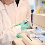 Laboratory technician with Capitainer card