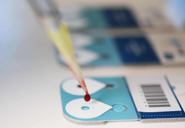 Application of blood to Capitainer cards